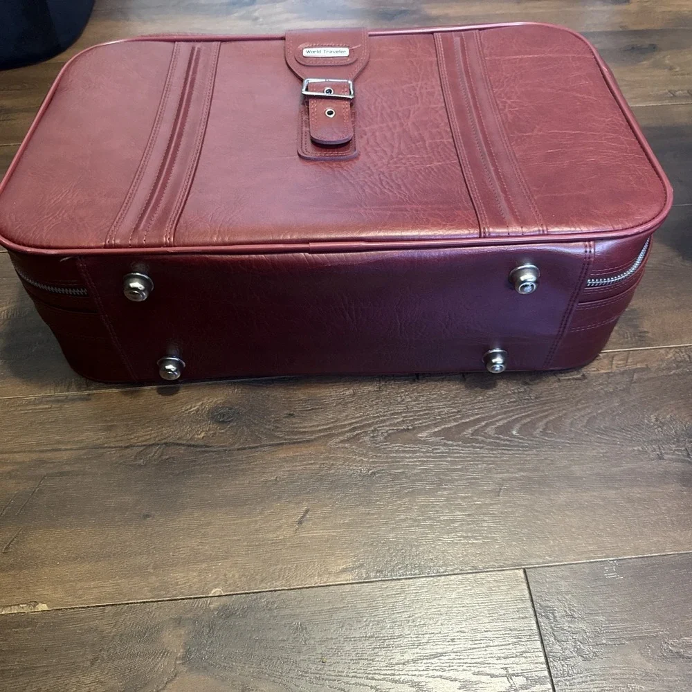 Vintage World Traveler Burgundy Leather Carry On Suitcase Travel Bag 21